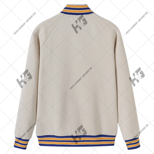 Chaqueta Universitaria Negra de Hermandad Femenina, Chaqueta con Cierre y Bordado de Iniciales Griegas en Chenilla Crema y Amarilla, Chaqueta Universitaria y de Fraternidad - Product Image 2