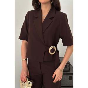 Traje de Chaqueta y Pantalones Marrón con Hebilla Sencilla - Marrón - Product Image 4