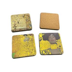 Ensemble de dessous-de-verre en bois rustique fait à la main avec une finition à grain naturel, adapté à la décoration de table élégante - Product Image 1