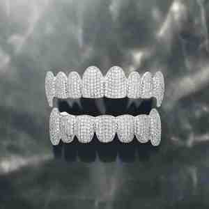 Grillz de mariage glacés pour hommes en argent S925 plaqué or 14 carats et plaqué rhodium avec morganite en forme de crocs de vampire - Product Image 1