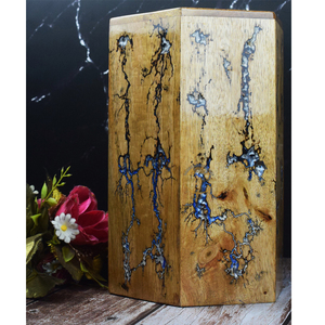 Urne funéraire faite à la main avec litchenberg en forme d'hexagone-superbe urne en bois-urne personnalisée pour cendres humaines par AYAANS - Product Image 2