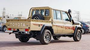 Occasion 2024 pour 4.0L <4L Euro IV Double Cabine 4x4 Diesel Automatique Sièges en Cuir Essence Volant à Gauche Foncé - Product Image 3