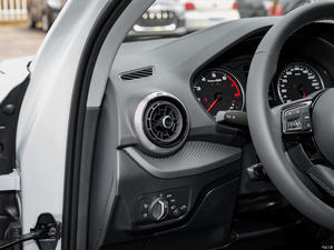 Wholesale 1st <b>Generation</b> Q2 L 35 TFSI (Hhzyx) <b>Small</b> SUV 1.4T 150Ps/110Kw L4 Dark Interior German R17 Tire Size Left Steering - Product Image 6