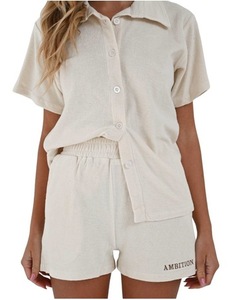 Shorts sexy beiges pour femmes avec logo personnalisé, 100% coton, taille mi-haute, ceinture élastique épaisse, boutons décoratifs, poches, inspiré du yoga - Product Image 2