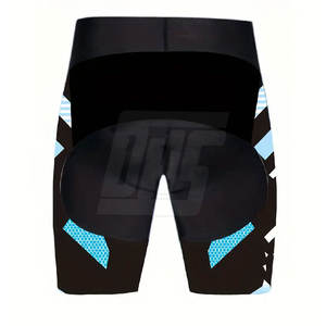 Short de compression moderne pour homme avec design modelant le corps et coutures durables pour les séances d'entraînement sportif - Product Image 3