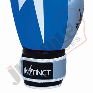 Guantes de kick boxing de piel auténtica hechos a medida al por mayor, empuñaduras de mano de entrenamiento de Muay Thai profesionales ligeras de alta calidad - Product Image 3