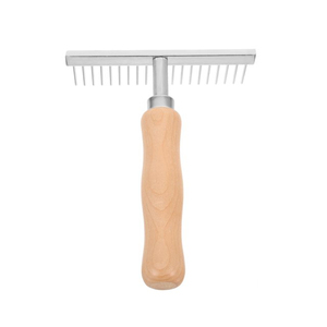 Professionnel en gros Logo personnalisé poils d'animaux manche en bois râteau brosse chat démêlage toilettage outil peigne pour chiens - Product Image 1