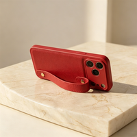 Étui de téléphone de luxe en cuir véritable du fabricant avec sangle de maintien, logo métallique en relief, design paysage naturel pour 17 Pro Max