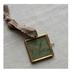 Meilleur prix de gros bordure en laiton finition dorée verre transparent Mini cadre photo cadre de capture de mémoire décoration murale pour le bureau - Product Image 3