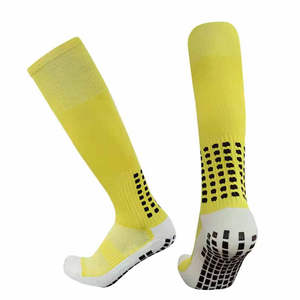 Chaussettes de course pour hommes avec tissu respirant, soutien de talon rembourré et design extensible flexible pour la course à pied et l'entraînement - Product Image 1