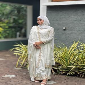 Conjunto de Top, Pantalones Palazzo y Dupatta de Seda Chinon Pura para Mujer, con Trabajo a Mano y Adornos Elegantes para Ocasiones Especiales - Product Image 1