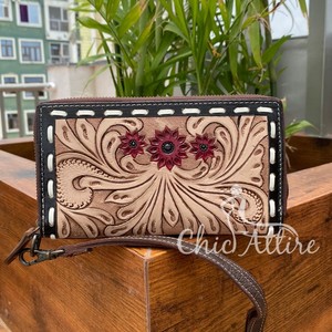 Cartera de cuero a mano para mujer, billetera de cuero tallada a mano con flores occidentales Buck Stitch, billetera bohemia de cuero de vaca hecha a mano - Product Image 1