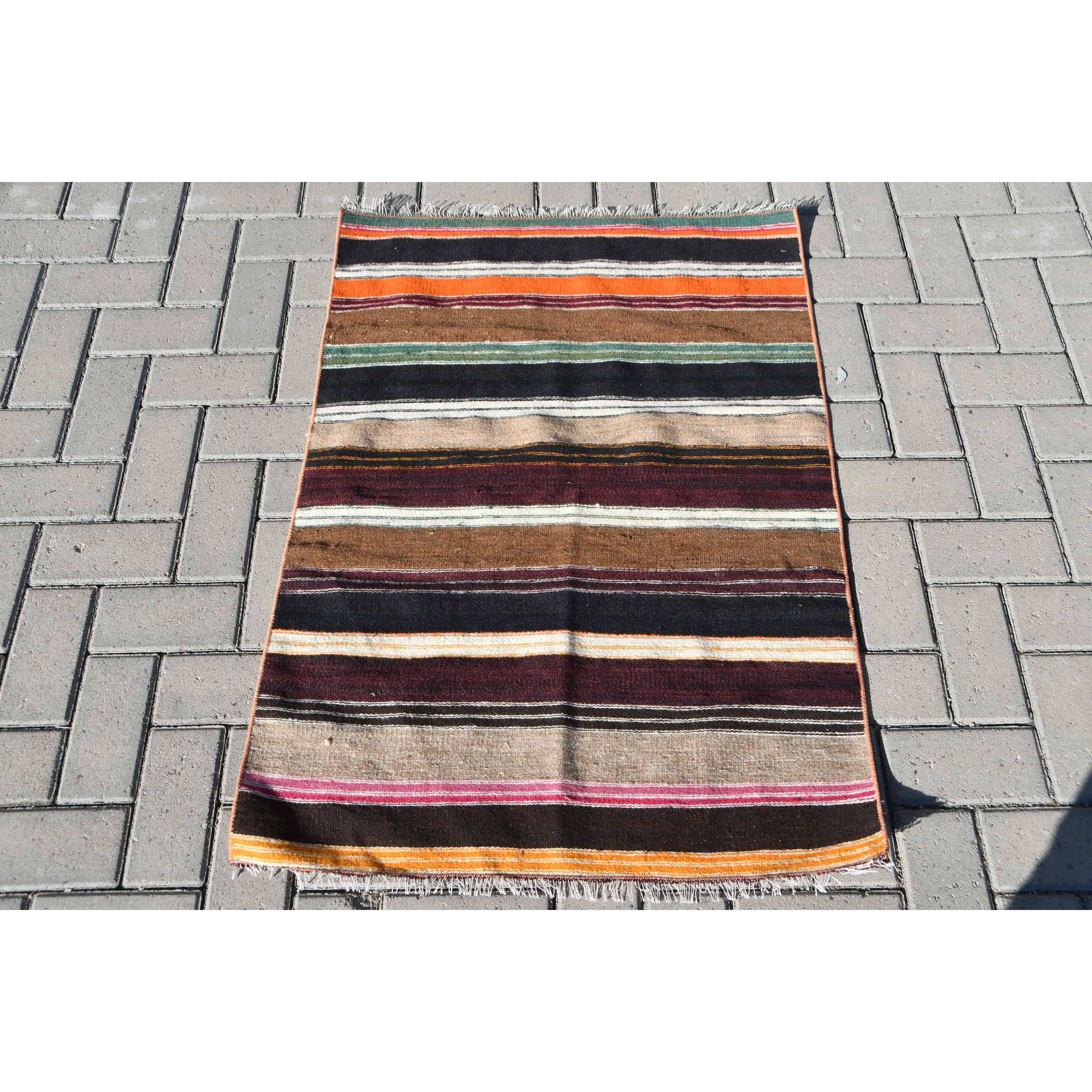 สีน้ำตาล