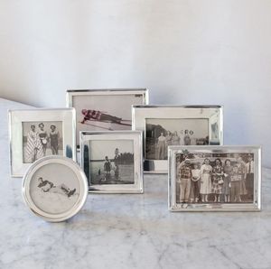 Cadre photo vintage en aluminium avec logo personnalisé pour une décoration intérieure moderne, solution élégante de présentation murale - Product Image 5