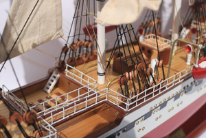 เรือไม้ขนาดเล็กคุณภาพสูงโมเดลฝรั่งเศส II แฮนด์เมดเวียดนาม GIA nhien Co. ป้ายติดผนังกล่องไม้งานฝีมือจากไม้ TS0093P-50 - Product Image 3