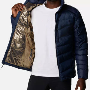 Chaqueta acolchada de piel de oveja de calle alta para hombre personalizada de invierno, impermeable, transpirable, ligera, con cremallera y capucha - Product Image 4