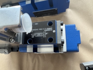 Vanne de commande directionnelle proportionnelle 4WRTE 16 V1-200L-4X/6EG24EK31/F1M Servo hydraulique 4WRTE 4WRTE10 4WRTE16 - Product Image 3