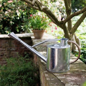 Regadera de metal premium diseñada para una hidratación constante que hace que las tareas de riego diarias sean suaves y sin esfuerzo. - Product Image 2