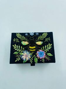 กล่องใส่เครื่องประดับปักมือทำจากผ้าฝ้าย รูปทรงปรับแต่งได้ ปักด้วยมือ หลากสี เหมาะสำหรับเป็นของชำร่วยงานแต่งงาน ของขวัญทางศาสนา และงานปาร์ตี้ - Product Image 2