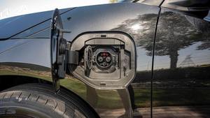 Véhicule d'occasion en parfait état, importation européenne haut de gamme 2024, berline conduite à gauche, Euro V, automatique, sièges en cuir, livraison rapide disponible - Product Image 3