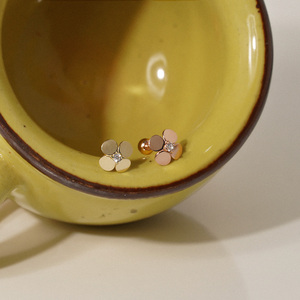 Orecchini a cerchio piatto da donna alla moda con fiori zirconi cubici in oro 14k orecchini a bottone all'ingrosso di gioielli per Piercing di base grande - Product Image 5
