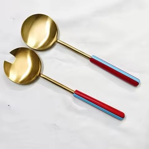 Vaisselle de service à salade plaquée or Serveur de salade fini brillant avec poignée en résine verte - Product Image 4