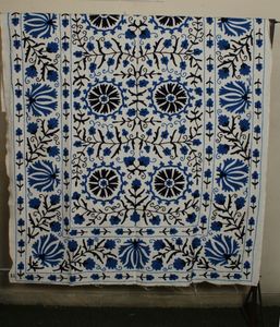 Drap de lit vintage brodé à la main Suzani avec couvre-lit brodé Crewel inspiré du Cachemire pour la décoration intérieure - Product Image 3