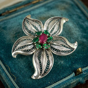 เข็มกลัดรูปดอกไม้เงินแท้ 925 ประดับเพชรซิคอนและมุกสีทอง สำหรับผู้หญิง ดีไซน์ทันสมัย เหมาะสำหรับงานแต่งงาน งานปาร์ตี้ หรือเป็นของขวัญ - Product Image 3