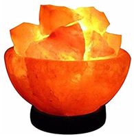 Lampe de bol de feu de sel de roche rose en cristal de l'Himalaya avec motif de fleurs sculptées 100% décor naturel comprenant des morceaux de sel