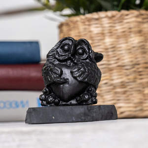 Figura de shungita: Búho y un corazón - Product Image 4