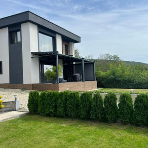 Pérgola Bioclimática Retráctil de Platino, Elegante y Moderna Solución de Sombreado para Exteriores, LED, Aluminio con Recubrimiento en Polvo - Product Image 1