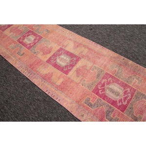 พรมเฮอร์กีตุรกีวินเทจ ขนาด 2.8x9.5 ฟุต สีชมพู ลายเรขาคณิตเล็กๆ - Product Image 4