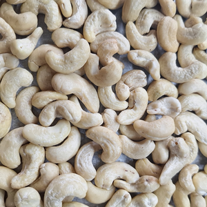 Fournisseur vietnamien de confiance, noix de cajou de haute qualité W180, noix de cajou brutes, durée de conservation de 24 mois, exportées vers les États-Unis, l'UE, le Moyen-Orient, Santigo - Product Image 1