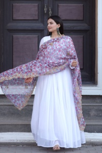 Exclusivo Vestido de manga larga en Georgette Thousand Butti Fabric con estampado digital Organza Dupatta Cotton Inner Party Wear Dress - Product Image 2