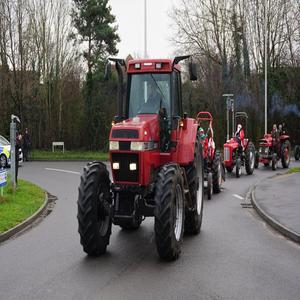 Compre Tractor de maquinaria agrícola de servicio pesado Case IH Tractores agrícolas Precio bajo Entrega rápida En stock para la venta - Product Image 3