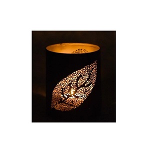 Porte-bougie en métal élégant pour la décoration de la chambre à coucher, ajoutant une lumière apaisante et calmante et améliorant l'ambiance nocturne - Product Image 3