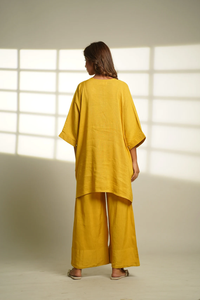 Conjunto de dos piezas de lino mostaza de gran tamaño, Túnica y pantalón holgada con patrón sólido, estilo informal, Top y pantalón de tela de algodón de talla grande - Product Image 2
