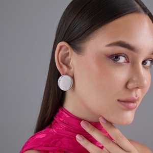 Boucles d'oreilles vintage en alliage de zinc avec accents de perles et de diamants pour les occasions religieuses - Product Image 3