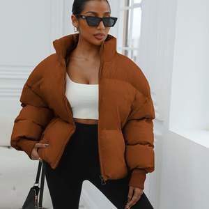 Chaqueta acolchada de invierno hecha de fábrica directa de Venta caliente para mujer Chaqueta acolchada larga de talla grande con cierre de cremallera Chaqueta acolchada - Product Image 5