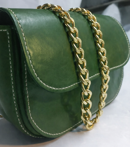 Sac à bandoulière en cuir huilé de haute qualité pour femmes Anwar Enterprises, facile à transporter, vintage, usage quotidien, élégant, avec décorations de chaînes - Product Image 1