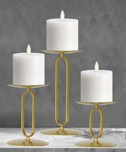 Bougeoir luxueux à double patte avec base ronde et plateau de table structuré pour la décoration de la maison Matériau métallique disponible - Product Image 3