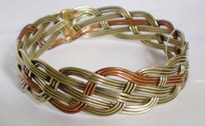 Bracelet en cuivre, laiton et argent plaqué, tressé, pour femmes, design unique en fil métallique mélangé, bracelet solide et élégant - Product Image 4