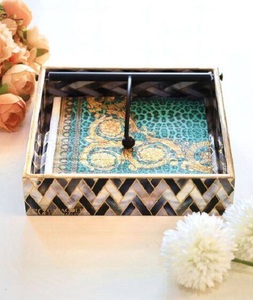 Porte-plateau à mouchoirs en bois imprimé en émail Design imprimé Article de décoration de table fait à la main Plateau à mouchoirs en bois - Product Image 4