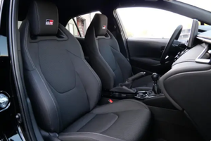 PRÊT À CONDUIRE - VÉHICULE D'OCCASION À VOLANT À GAUCHE |   Conduite à droite |   TOYOTA GR COROLLA CORE 2023 - Product Image 4