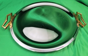 ถาดเสิร์ฟทรงกลมสแตนเลสสีเงินเรียบหรูพร้อมหูจับสีทอง เหมาะสำหรับใส่ของว่าง เครื่องดื่ม และตกแต่งโต๊ะอาหาร จากประเทศอินเดีย - Product Image 2