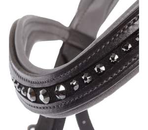 La brida Snaffle tiene una banda nasal cavesson que es ajustable en ambos lados. La brida base de color tiene una banda nasal cavesson - Product Image 3