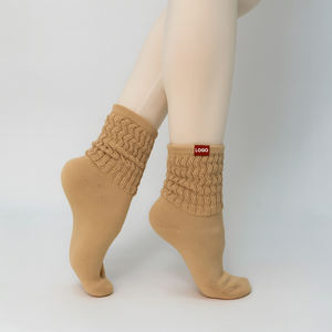 Vente de gros Chaussettes rembourrées en tricot avec logo personnalisé pour femmes - Product Image 3