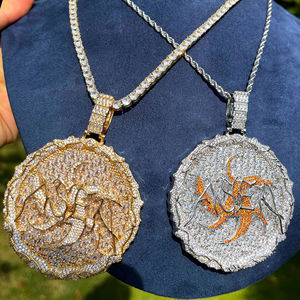 Collar con Colgante Redondo Grande de Moissanita Colorida con Espinas de Diamantes, Tendencia de Moda, Joyería para Hombre - Product Image 4