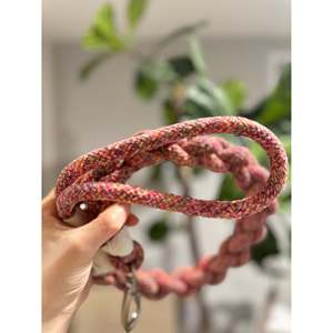 Nouvelle laisse pour chien artisanale Rose Ember, élégante et durable, avec un motif solide - Product Image 6