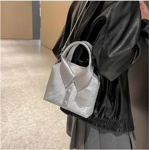 韓国のニッチな個性的なデザインのハンドバッグ女性の新しいファッションカジュアルシャツバッグ2024シンプルでトレンディなクロスボディバッグ